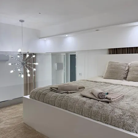 Pannonia Apartment *